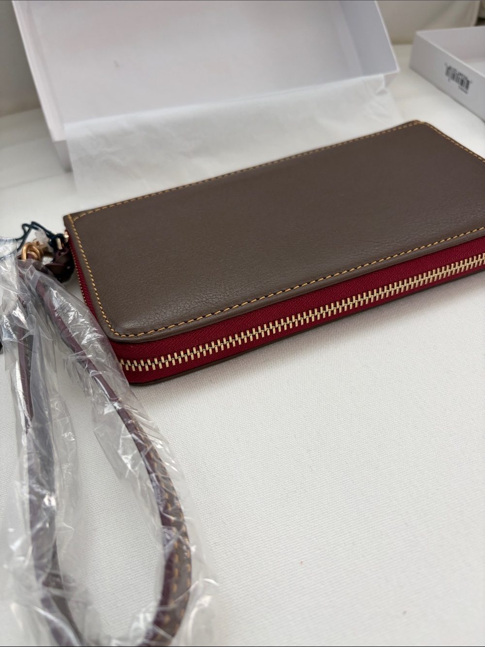 NWT - Dooney & Bourke Italian Florentine Zip-Around Wristlet Wallet - Picture 4 of 5